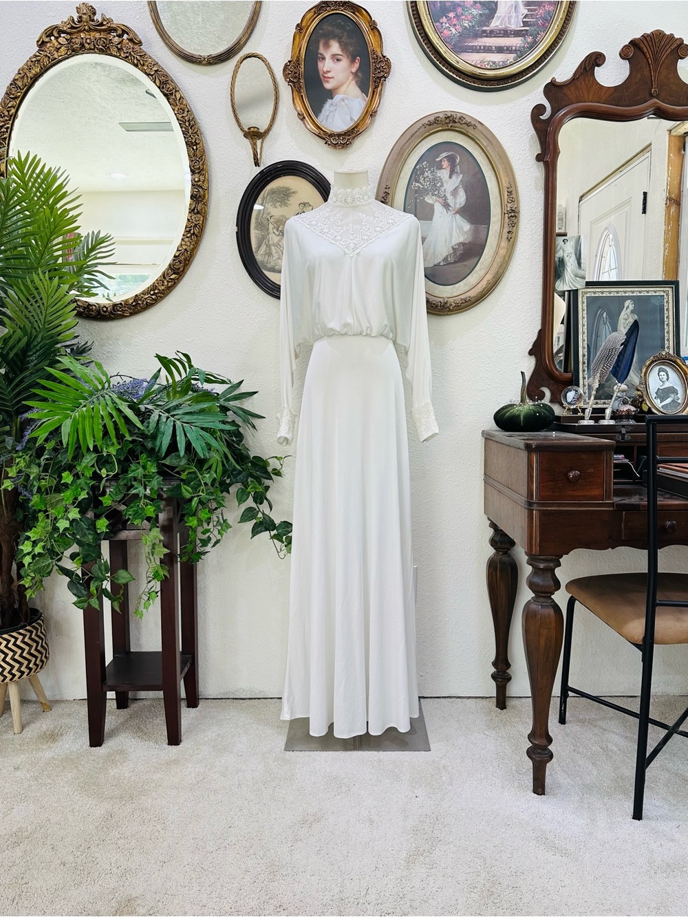 Elegant 1970s White Long-Sleeve Maxi Dress with Lace Yoke